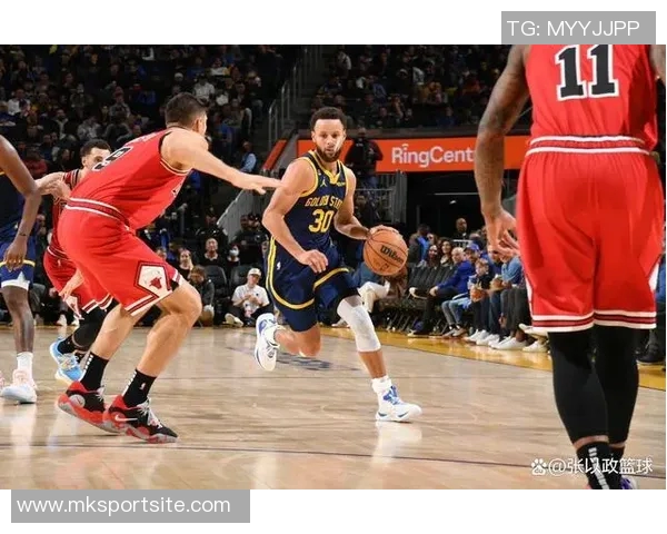 小虫G联盟替补狂砍30分22分钟内投中7记三分展现天赋 小虫G联盟替补狂砍30分22分钟内投中7记三分展现天赋