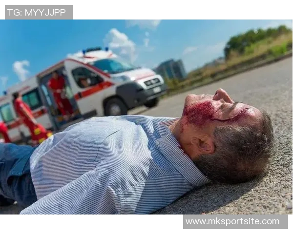 克鲁塞罗门将卡西奥遭队友膝盖撞击意外休克紧急被换下 克鲁塞罗门将卡西奥遭队友膝盖撞击意外休克紧急被换下