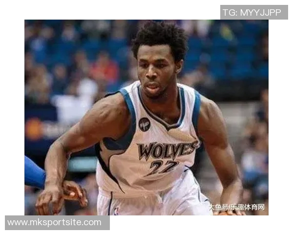 维金斯盛赞鲍威尔展现统治力称其为非凡天才球员的典范 维金斯盛赞鲍威尔展现统治力称其为非凡天才球员的典范